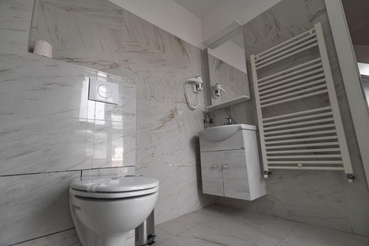 Camere De Inchiriat Elisei Temeşvar Dış mekan fotoğraf